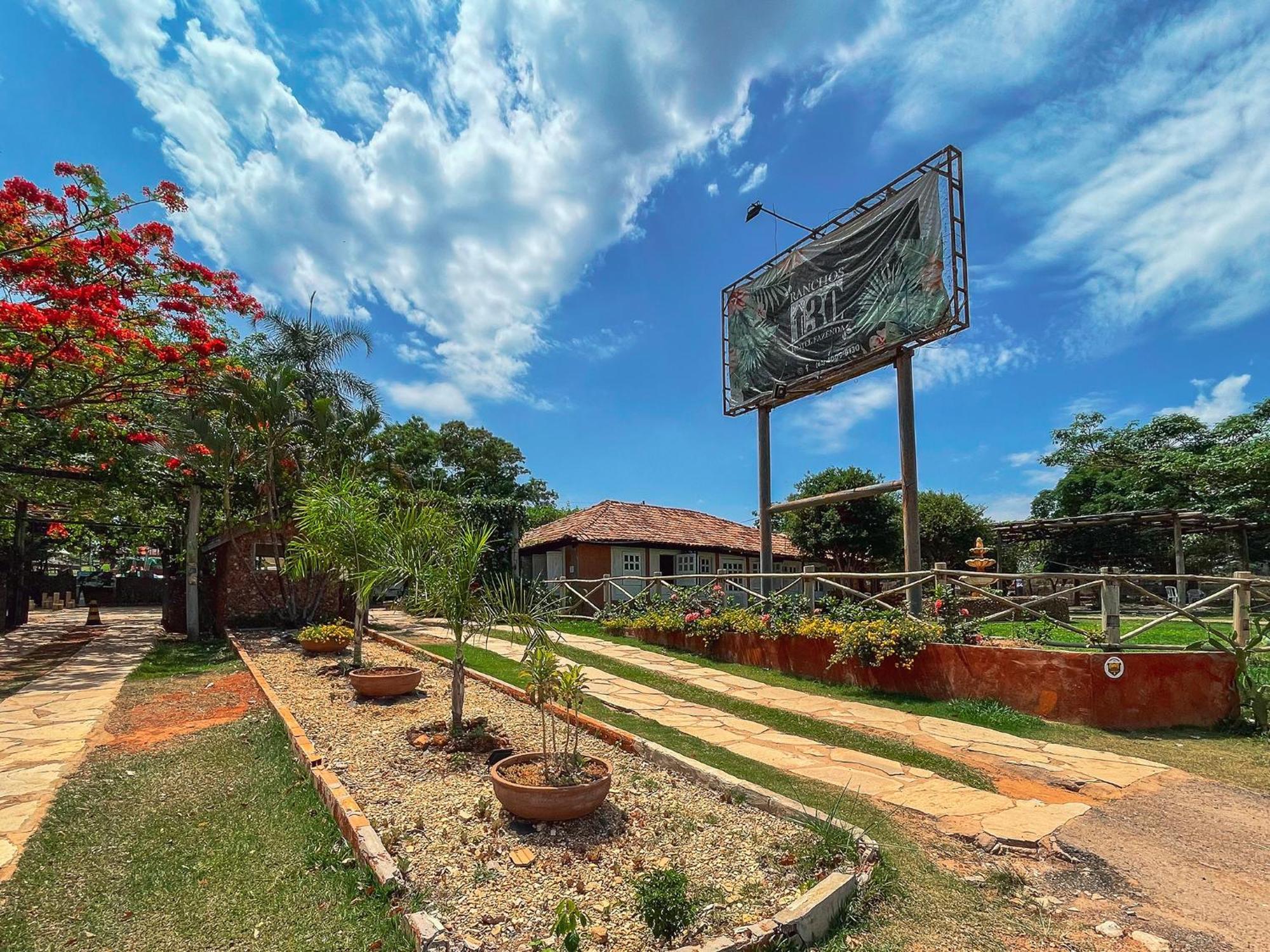 Ranchos 30 Hotel Fazenda Hidrolandia  Екстер'єр фото
